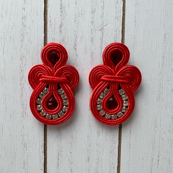 Romantic Elegant Earrings - Stylish Red Evening Earrings for Woman - Picture 4 of 11